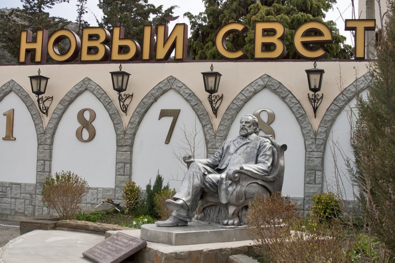 Памятник Льву Голицыну в Новом Свете. Фото: Sergiy Palamarchuk / Shutterstock