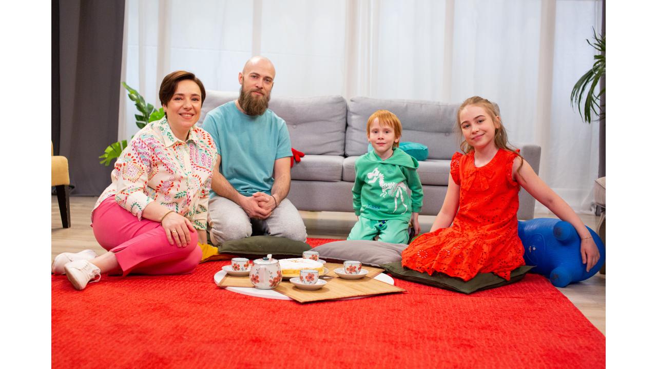 Премьера программы «Семья на ура!»: встречаем субботнее утро с Туттой Ларсен и её семьёй